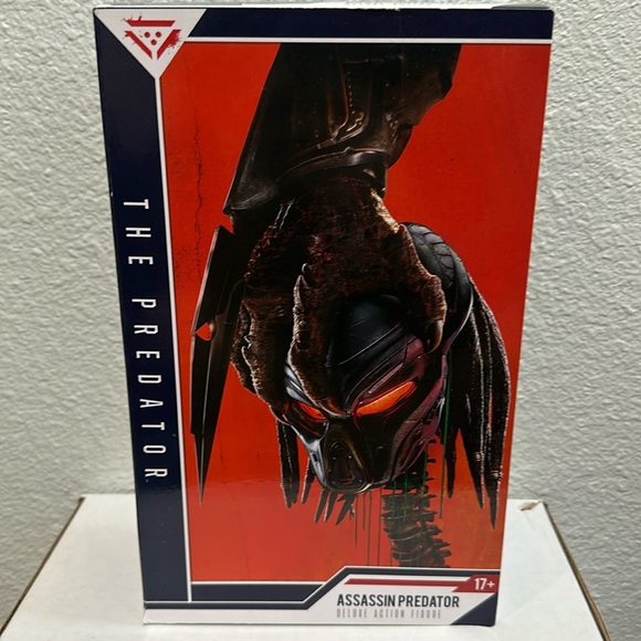 Other - The Predator Assassin Predator Deluxe Action Figure